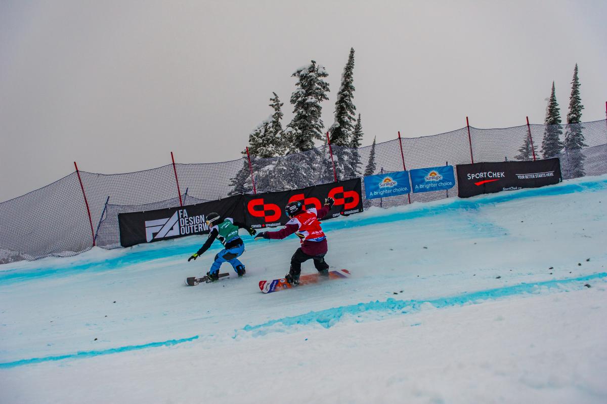Reinhold Schett and Chris Vos - snowboard Two men on snowboards race