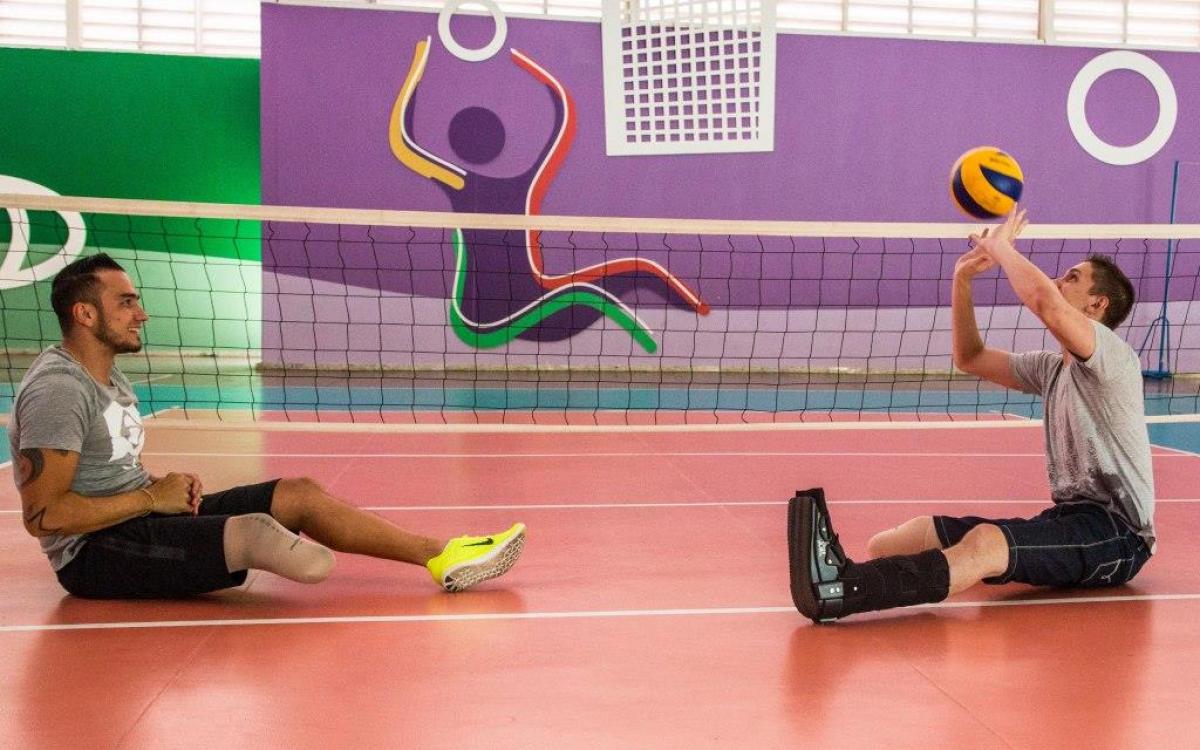 Jakson Follmann, former Chapecoense goalkeeper and plane crash survivor Follmann played sitting volleyball with Leite and watched the swimming and athletics national teams practice in the Brazilian Paralympic Centre.