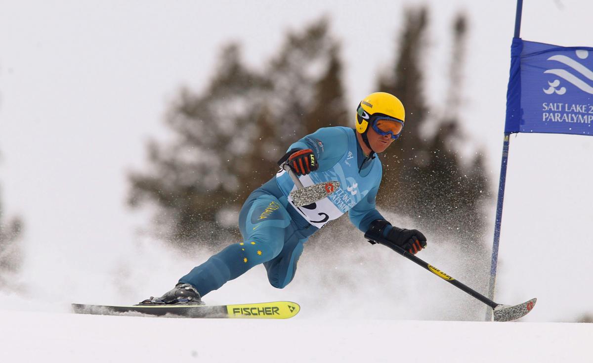 Man with one leg skis down a hill.