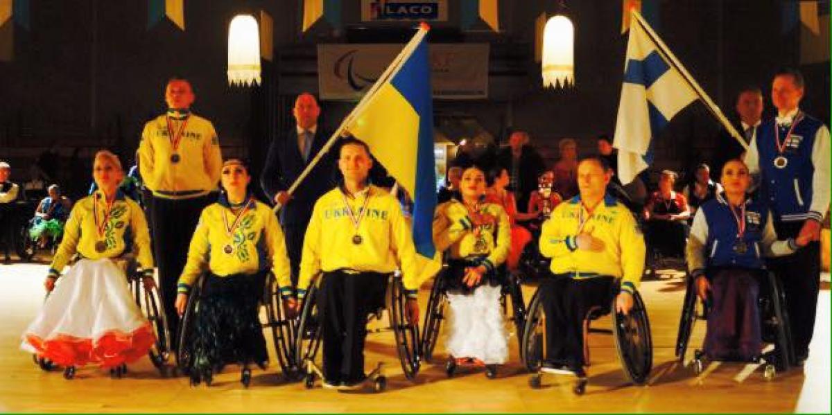 Para dancers receive their medals