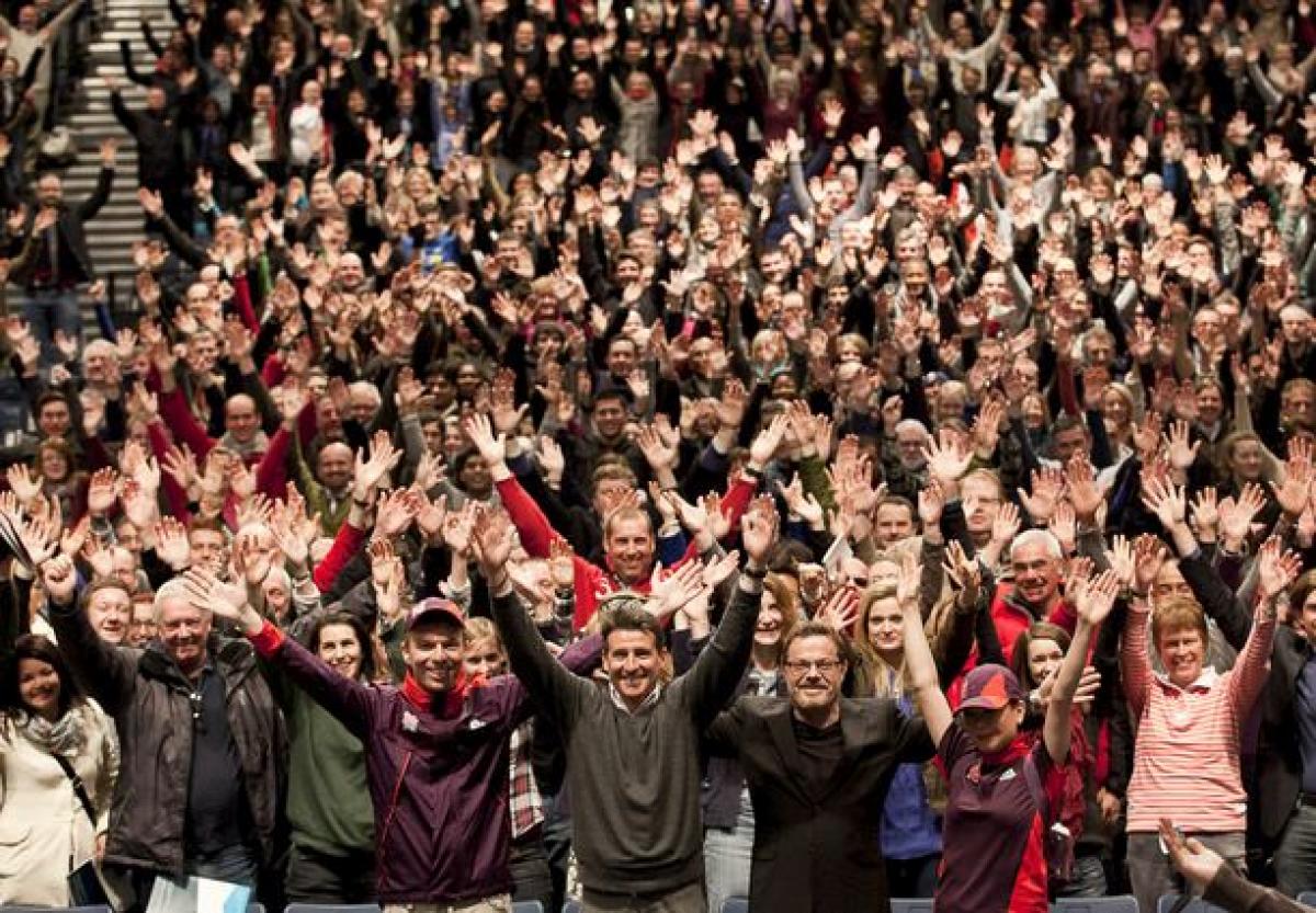 London volunteers with arms outstretched