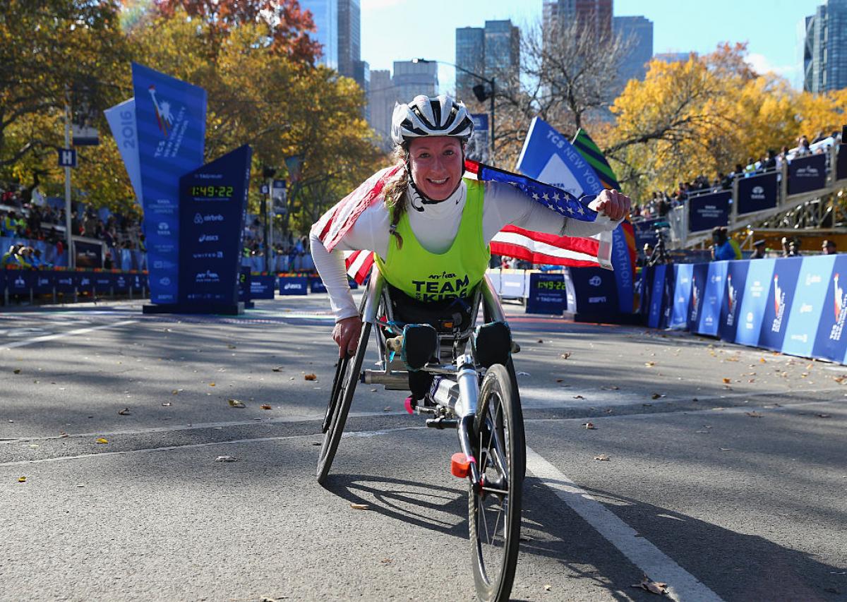 USA's Tatyana McFaden celebrates after winning the 2016 New York Marathon. 