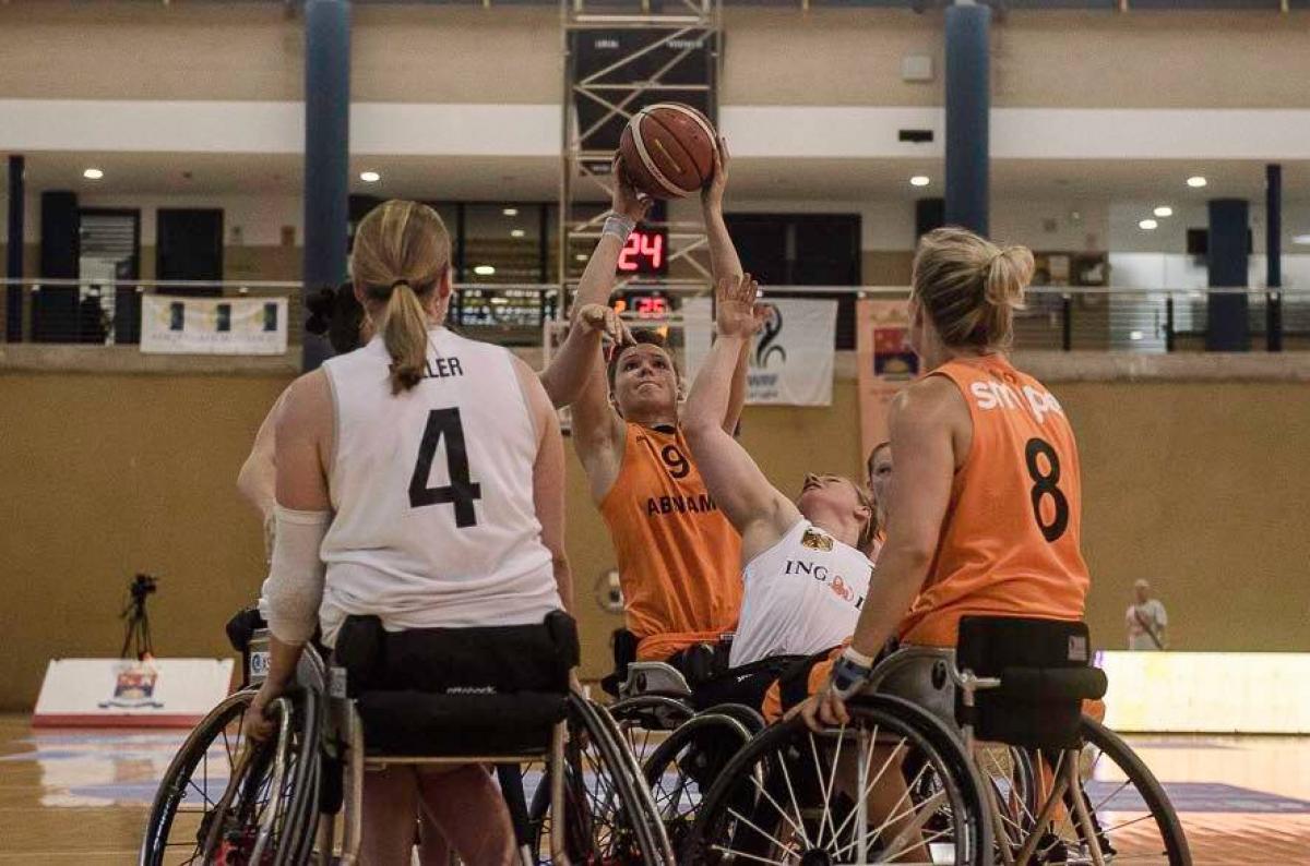 women in wheelchairs contest basketball