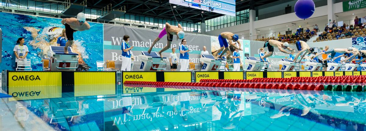 Berlin World Series a group of men dive into a pool