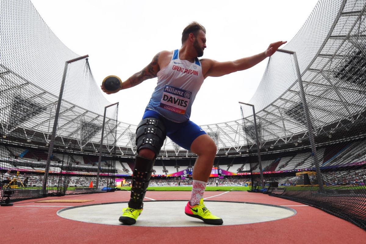 Man in discus cage throwing