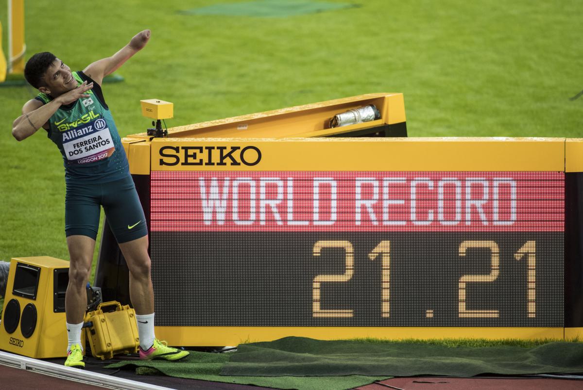 Brazil's Petrucio Ferreira on his way to smashing the 200m T47 world record at London 2017.