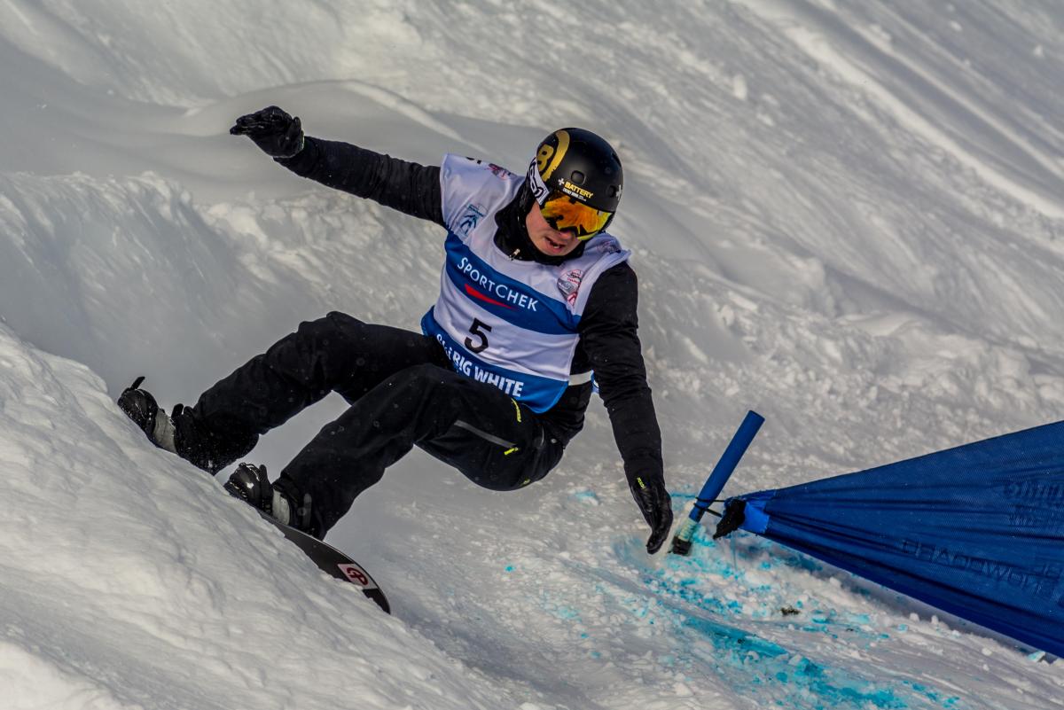 a male Para snowboarder