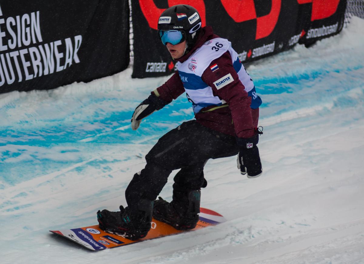 a male Para snowboarder