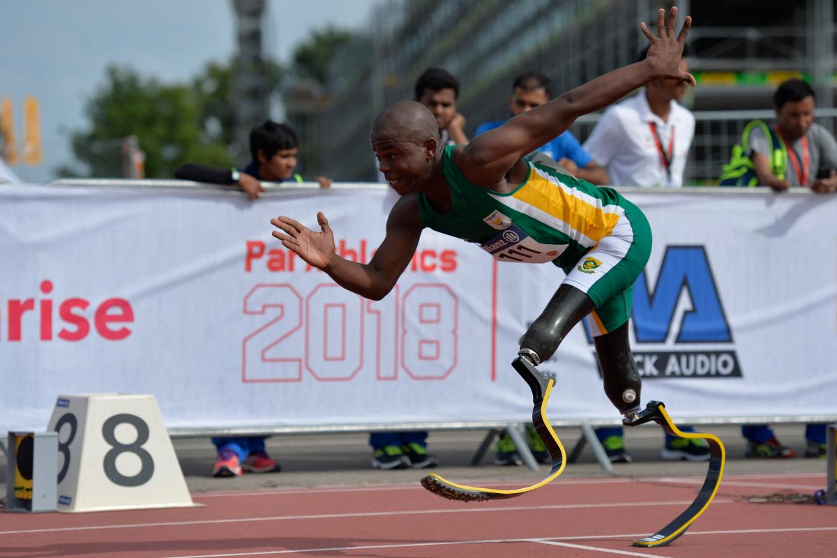 a male T44 sprinter starts from the blocks