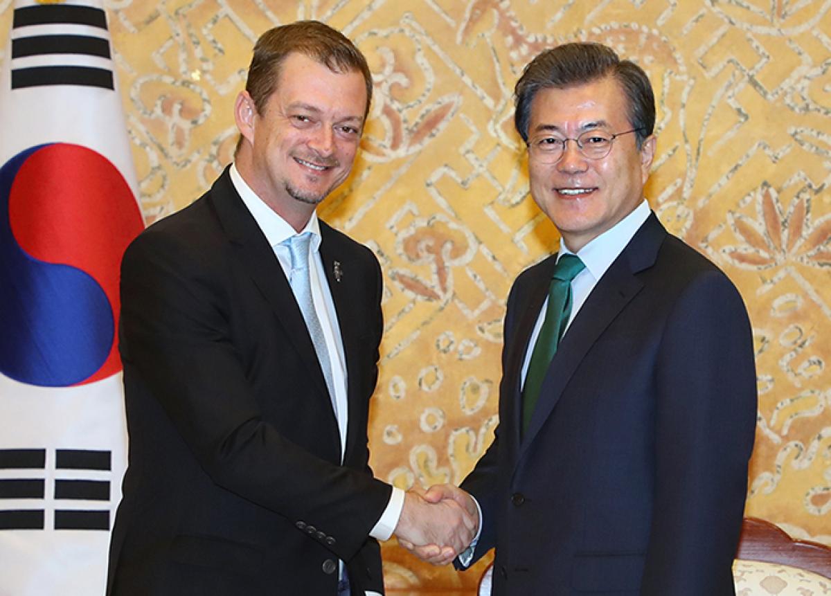 IPC President Andrew Parsons met South Korean President Moon Jae-in ahead of PyeongChang 2018.