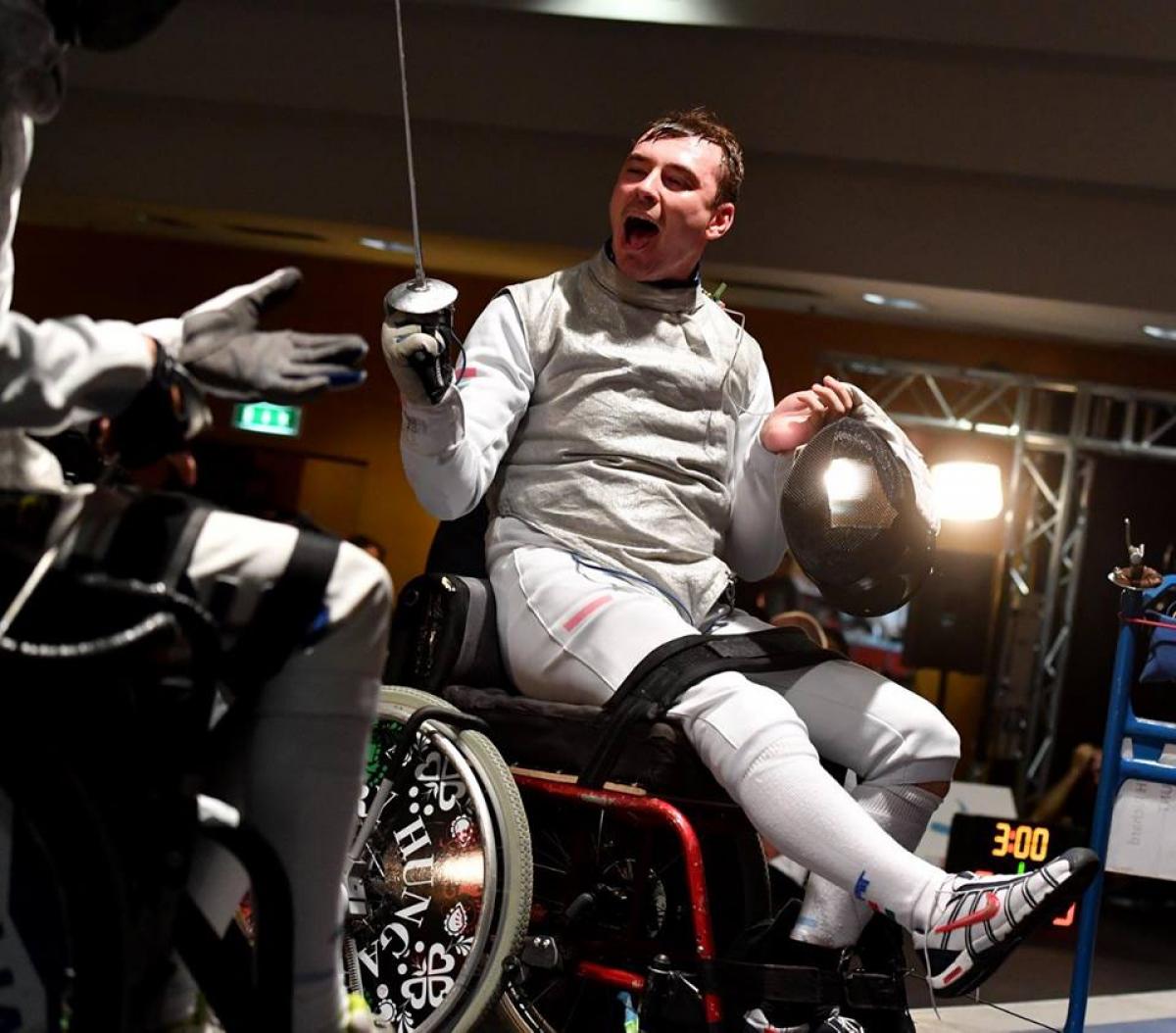 Richard Osvath - Rome 2017 a wheelchair fencer celebrates his victory