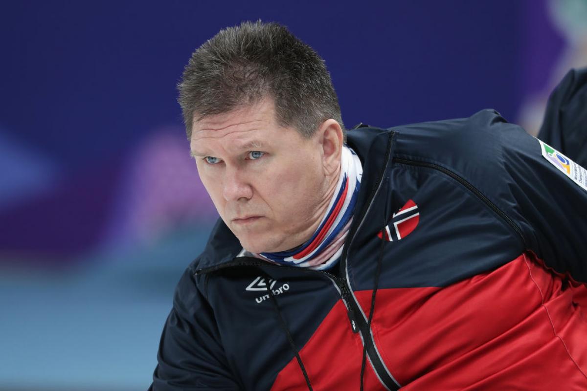 a male wheelchair curling player