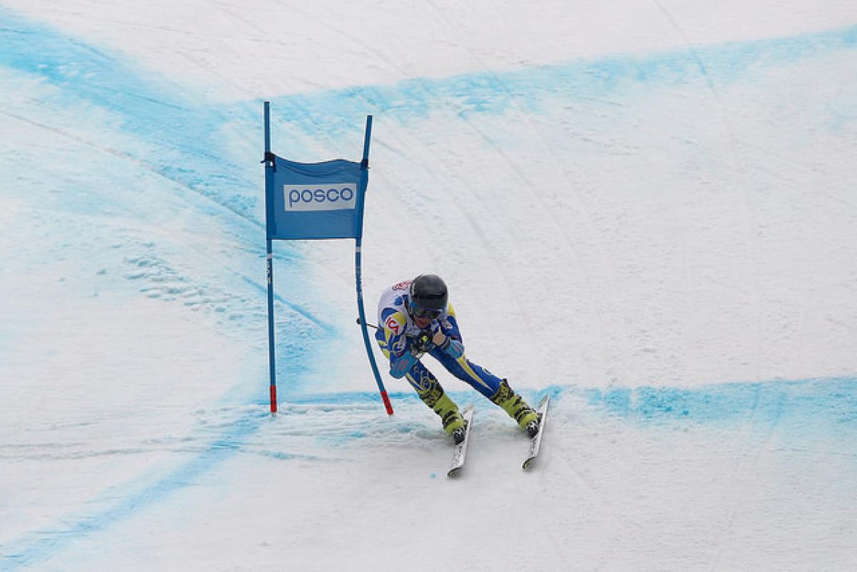 Alpine skier skies down a hill