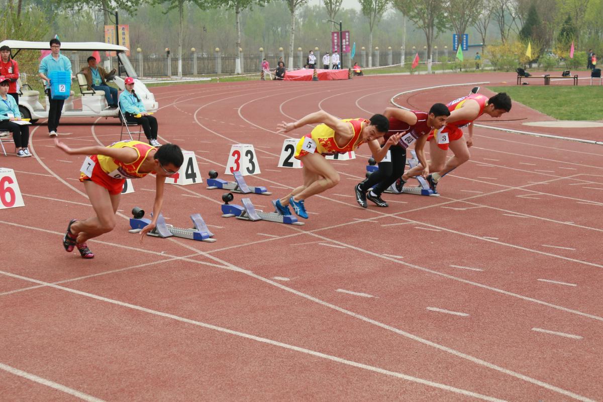 Para athletes sprint out of the blocks