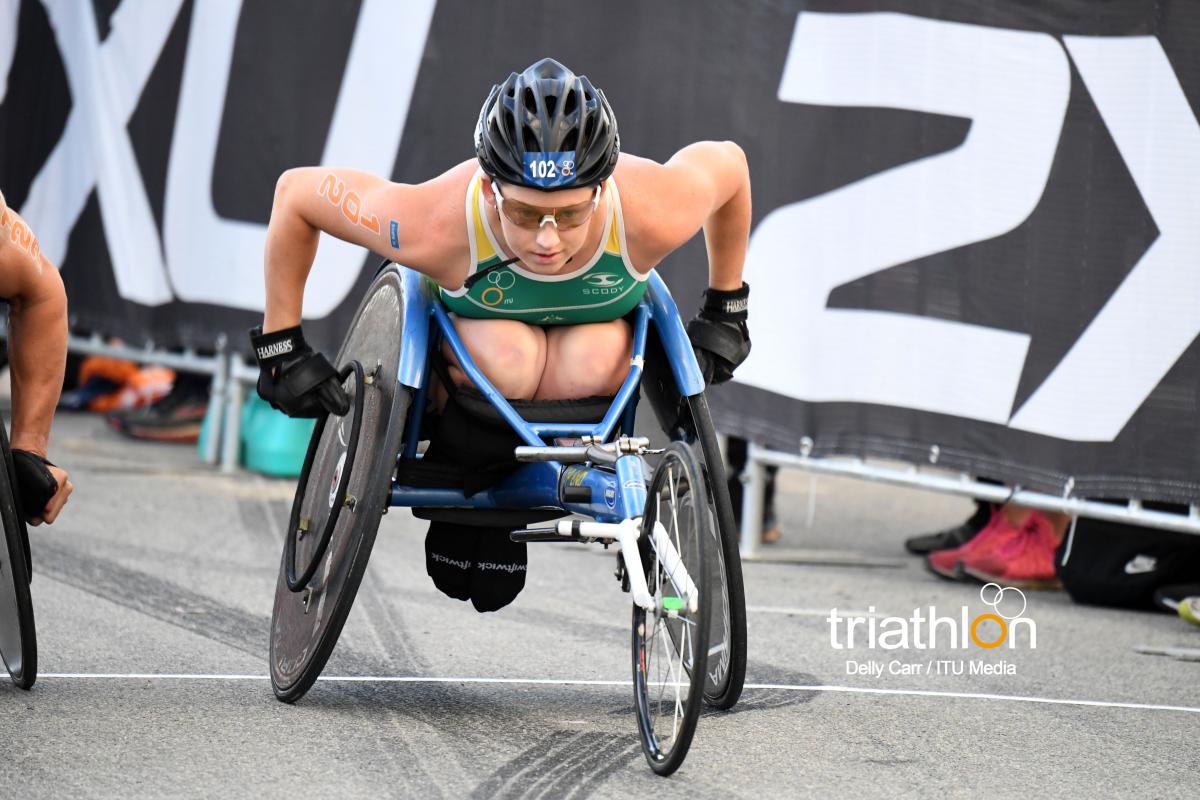 a female Para triathlete