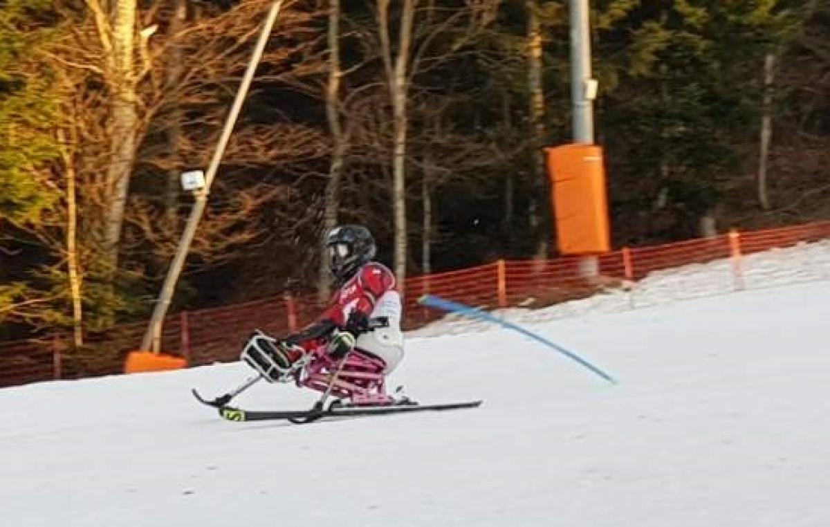 a male Para alpine skier