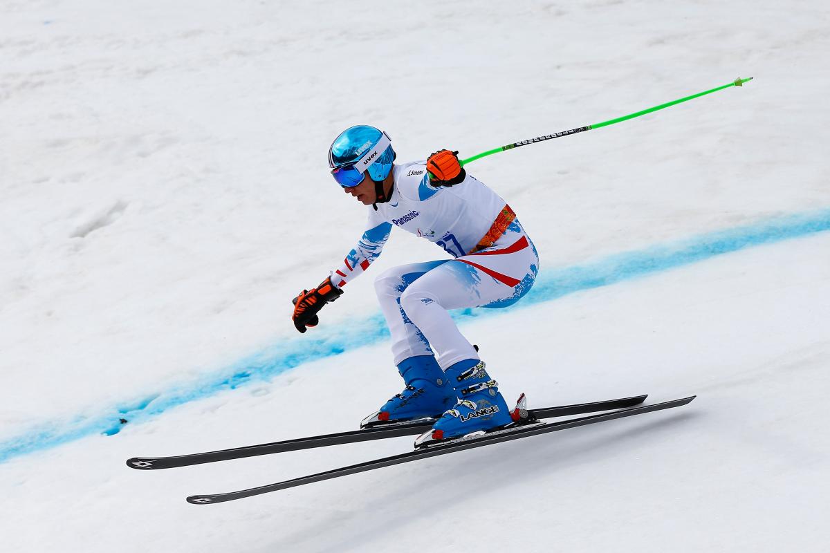 a male Para alpine skier