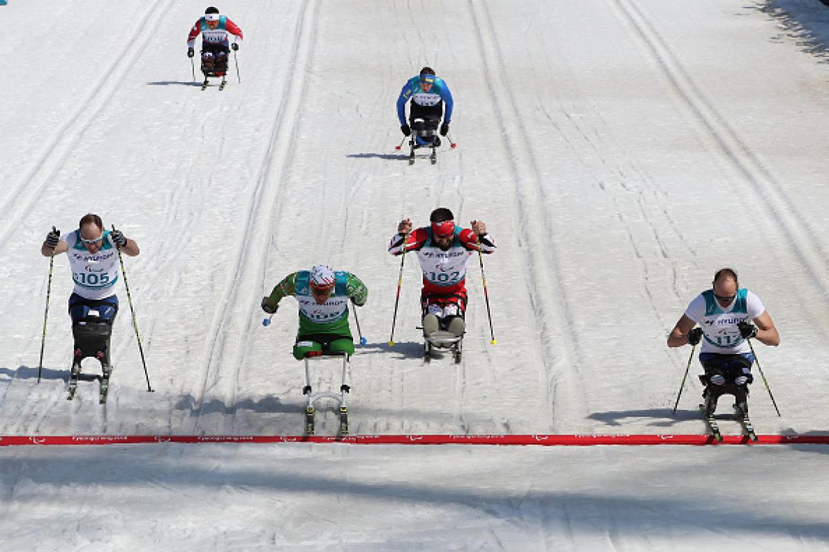 Cross-country skiing sitting event finishing