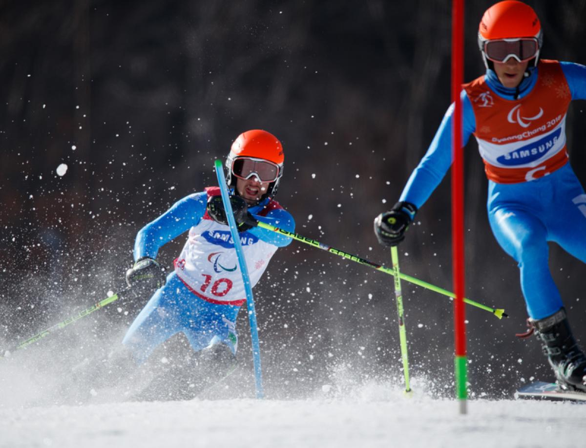 Giacomo Bertagnolli and guide Fabrizio Casal - Para alpine skiing - PyeongChang 2018 Skiier guide in front of blind skiier
