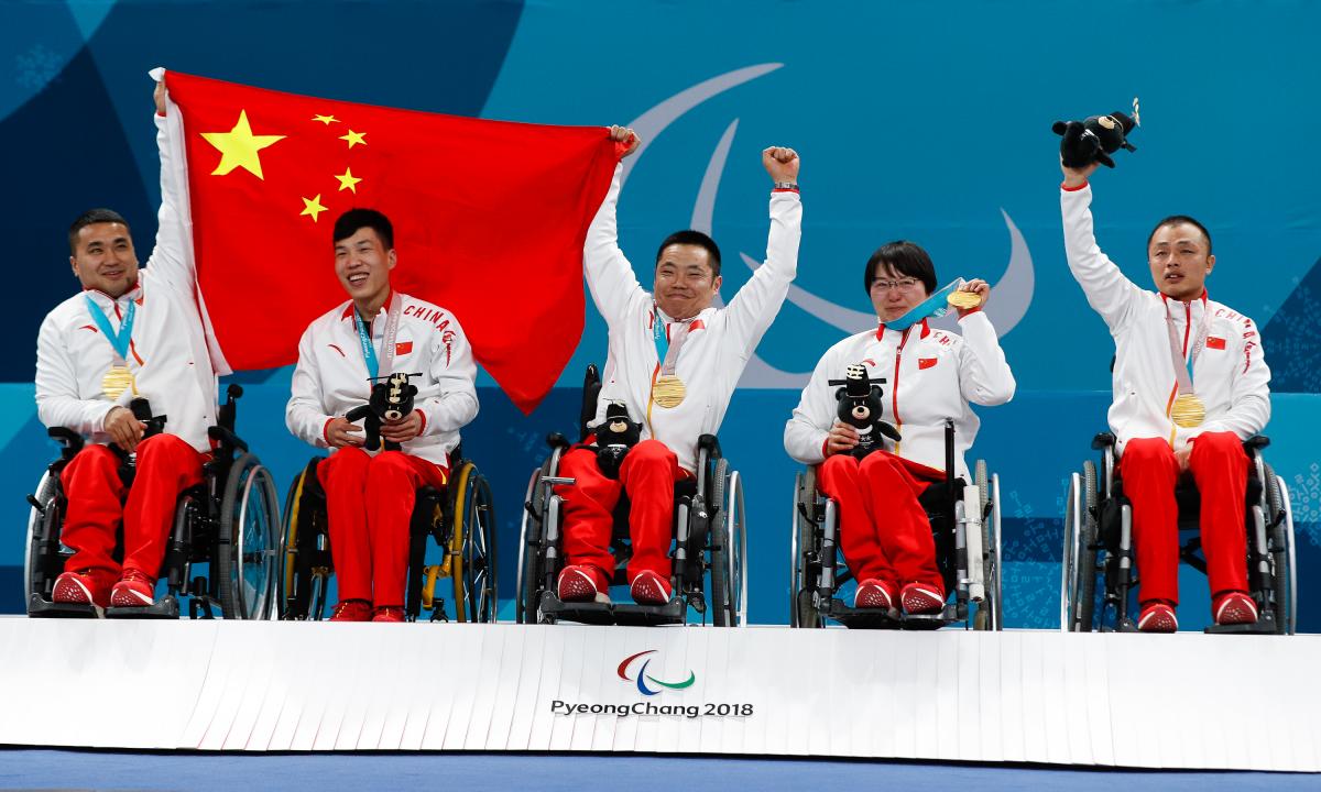 China wheelchair curling gold - PyeongChang 2018 a team of wheelchair curlers hold up the Chinese flag with their medals