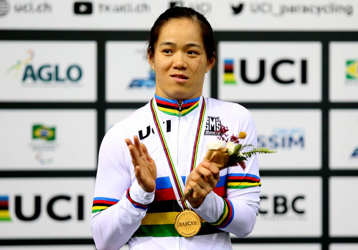 Jieli Li - Rio 2018 Worlds A female Para cyclist applauds on the podium