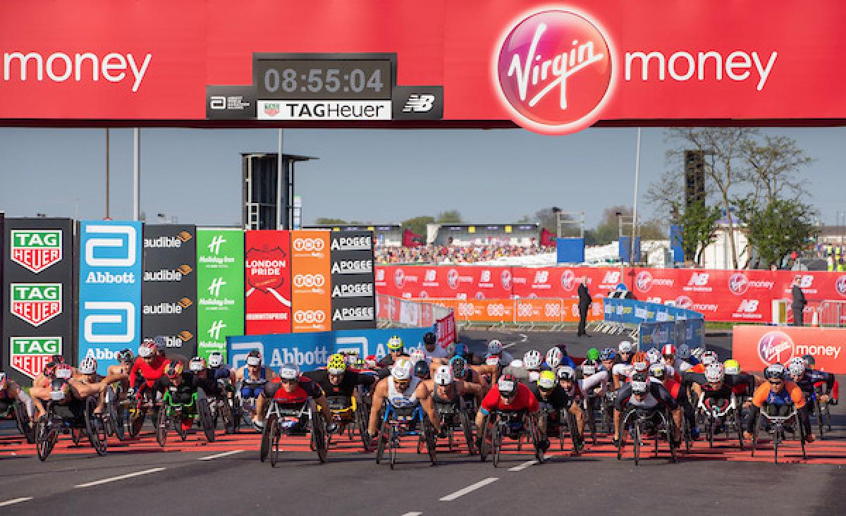 Wheelchair races starting the London Marathon