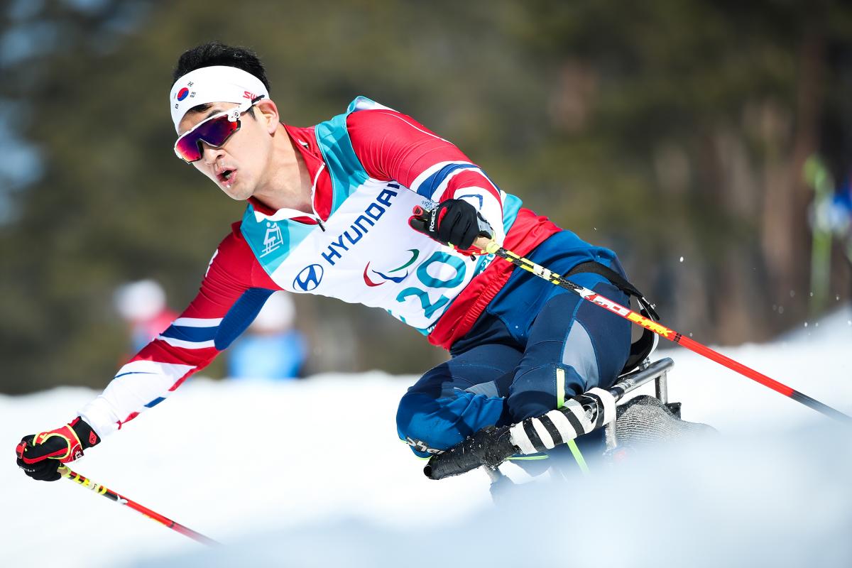 a male Para Nordic skier in action