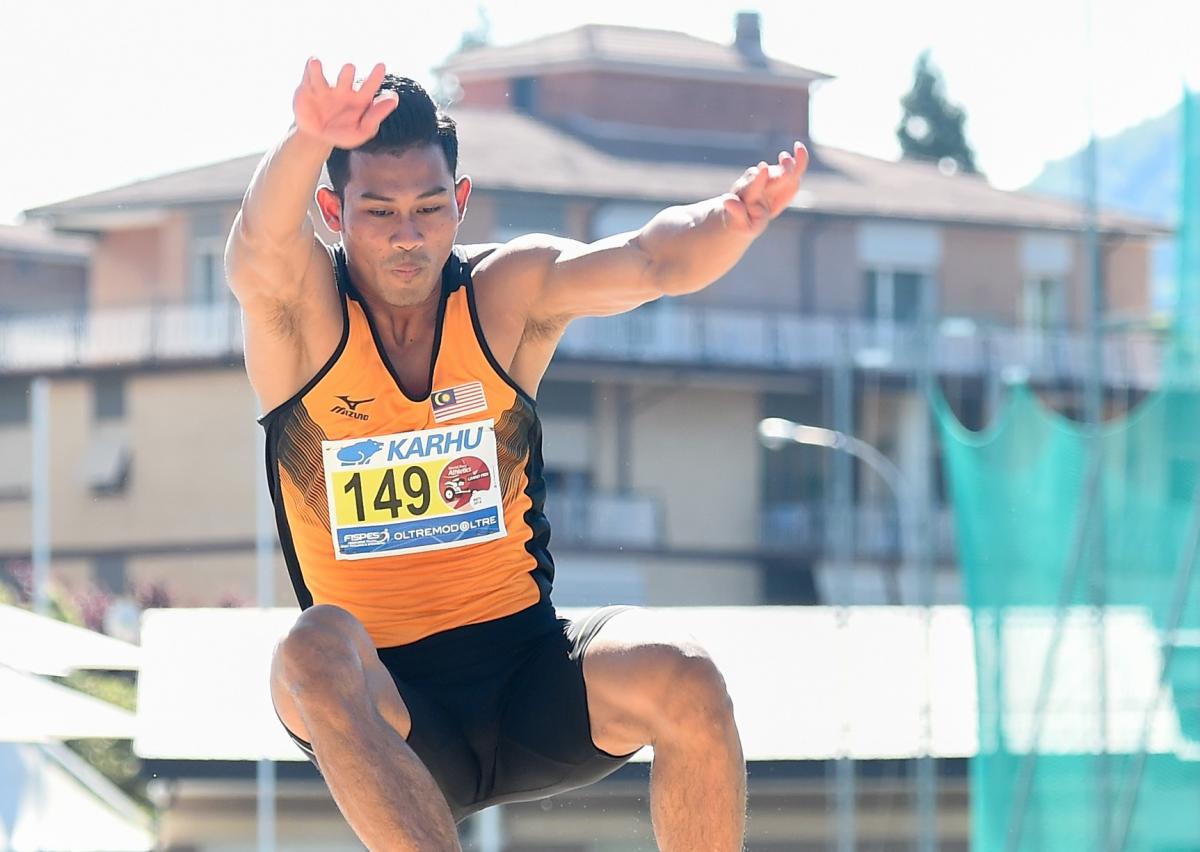 Malaysian long jumper leaps to win