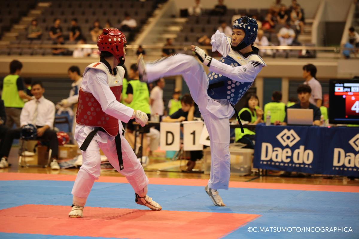 two male taekwondo fighters face off