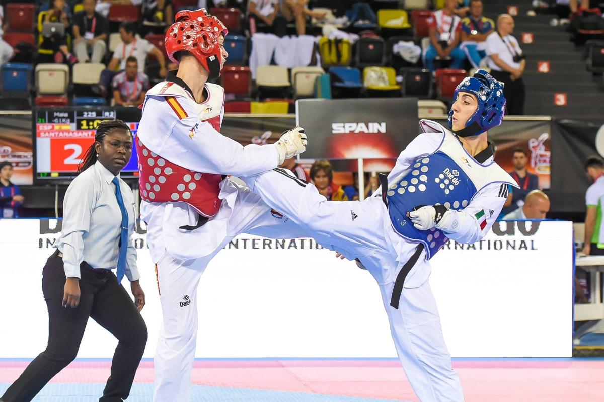 one Para taekwondo fighter kicking another