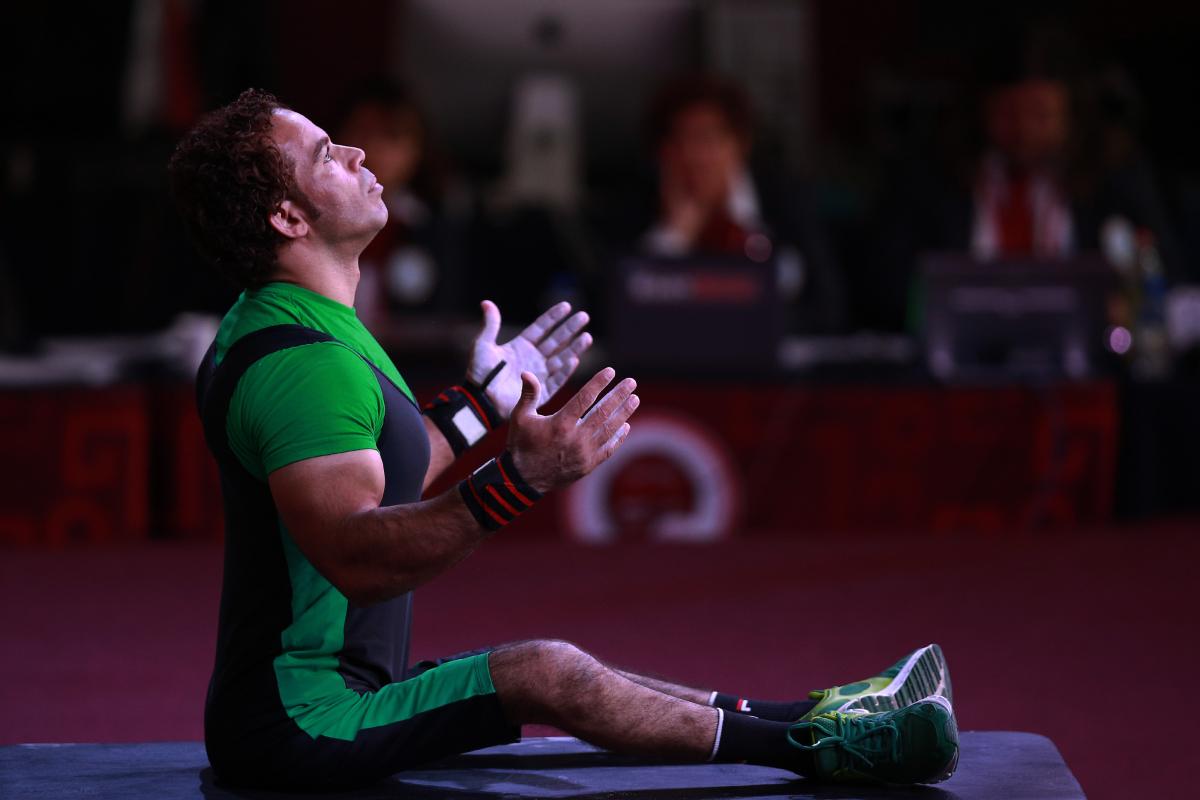 a male powerlifter prepares on the bench