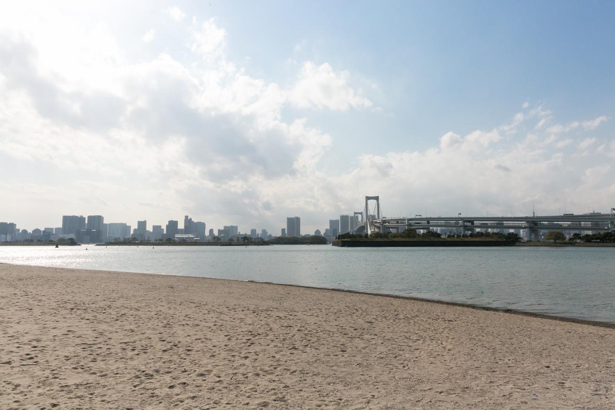 a wide shot of the beach and bay at Odaiba Marine Park in Tokyo