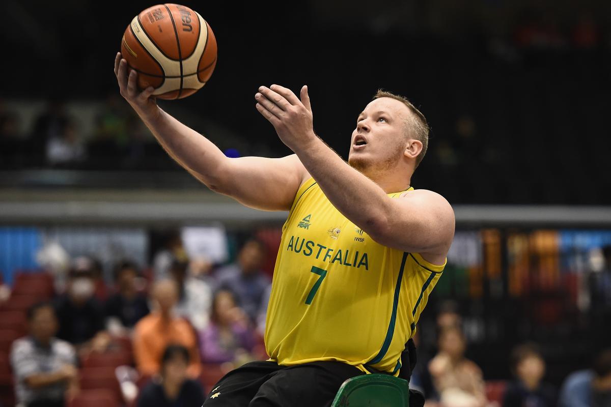 male wheelchair basketballer Shaun Norris catches the ball 