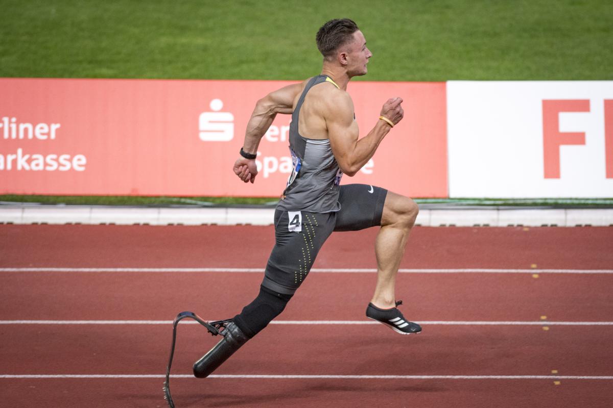 male Para sprinter Felix Streng running in a race