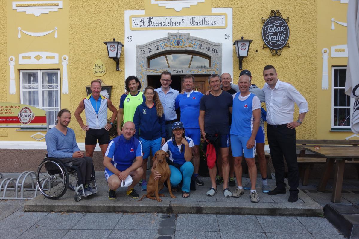 Group of rowers with and without an impairment pose for a photo