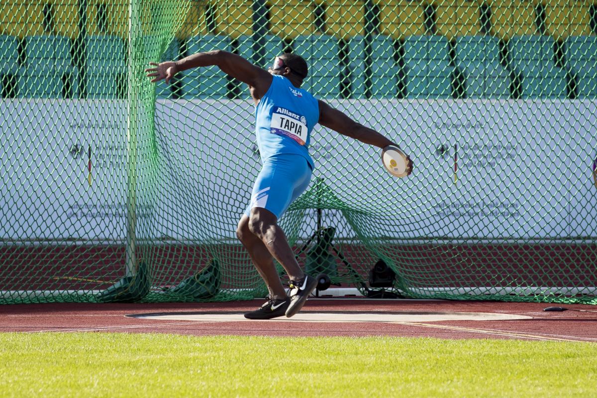 male Para athlete Oney Tapia prepares to throw a discus