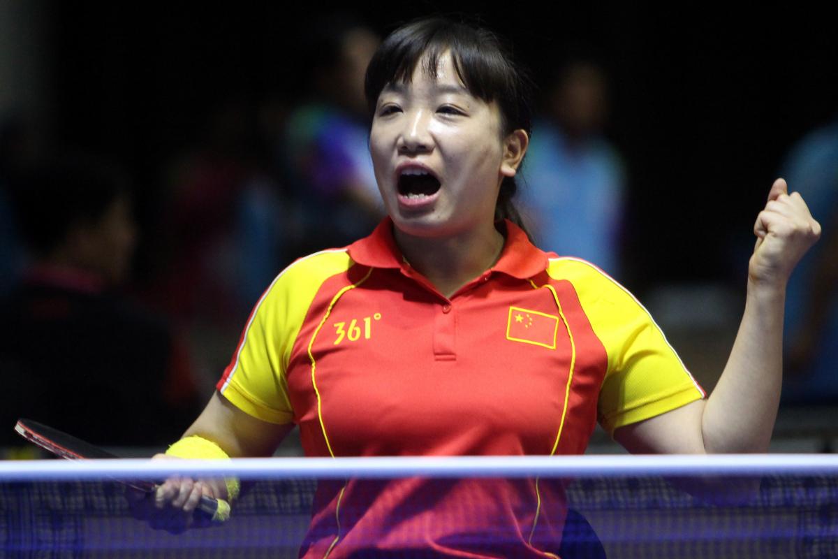 female Para table tennis player Xue Juan clenches her fist and shouts in celebration