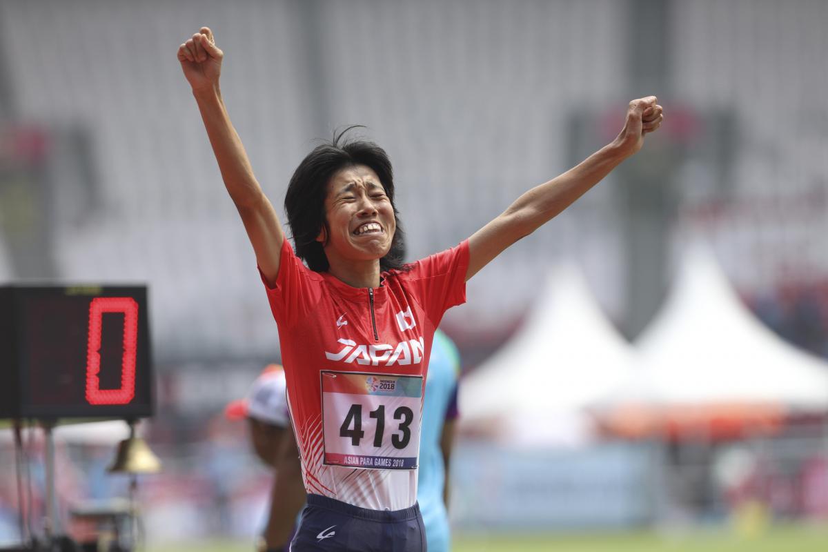 female Para athlete Makita Sayaka running