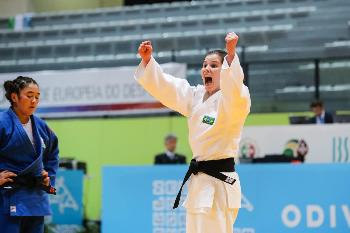 Alana Maldonado - Odivelas 2018 female judoka Alana Maldonado raises her arms to the ceiling in victory