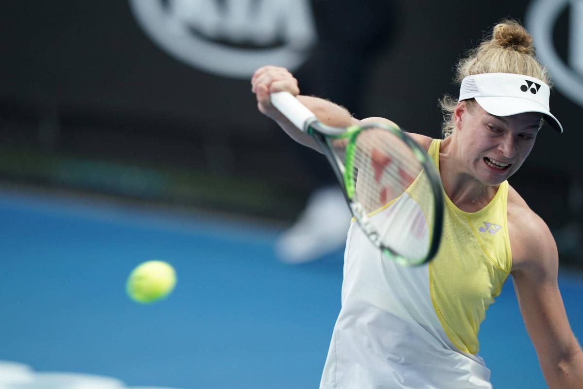 female wheelchair tennis player Diede de Groot plays a backhand on a hard court