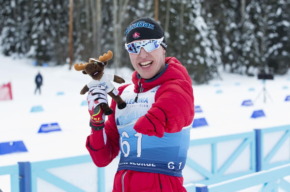 male Para Nordic skier Mark Arendz skis through the snow