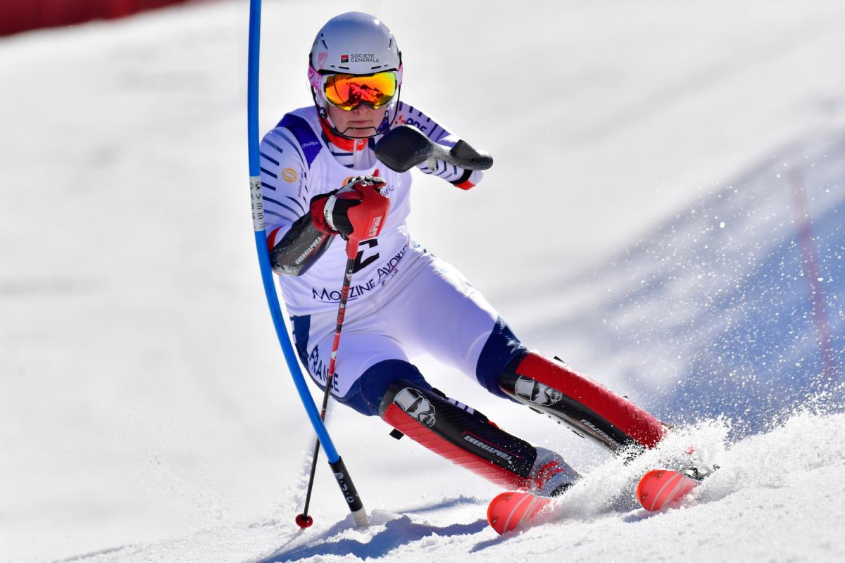 female Para alpine skier Marie Bochet turns through a gate