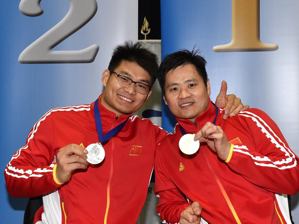 Hu Daoliang and Feng Yanke - Pisa 2019 male wheelchair fencers Hu Daoliang and Feng Yanke hold up their medals and smile