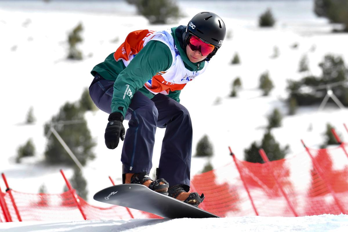 female Para snowboarder Lisa Buschoten riding the banked slalom