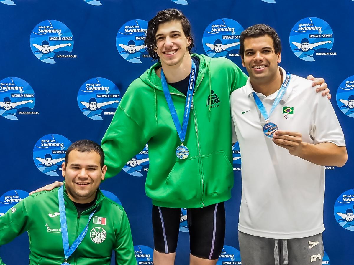 Simone Barlaam, in the middle, set a new world record in the men’s 50m freestyle S9
