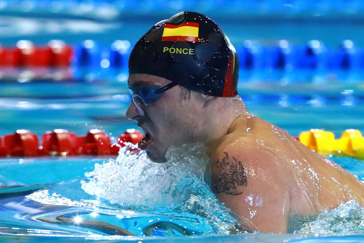 Profile of Spaniard Antoni Ponce while swimming at a competition