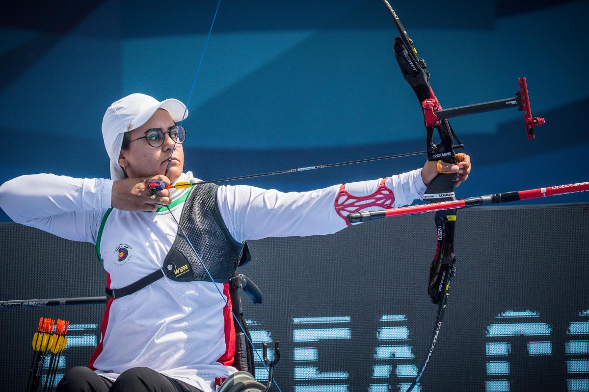 Iranian Zahra Nemati shooting the arrow