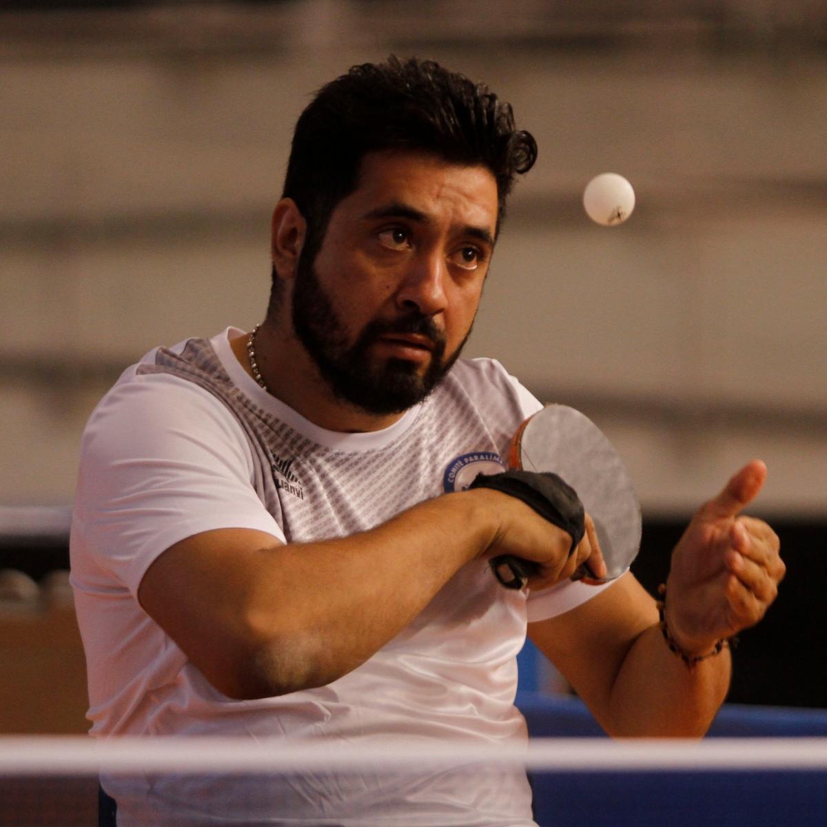 Chilean table tennis player Luis Flores serving