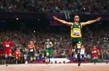 Oscar Pistorius wins 400m T44