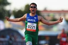 Alan Fonteles Oliveira winning the 200m T43 in Lyon